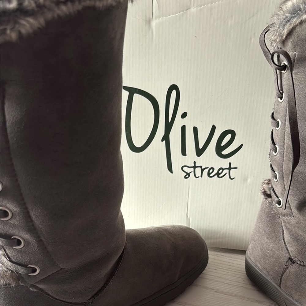 Gray Winter Boots with Furry Lining NWOT - Picture 4 of 10